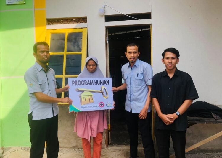 Novrida warga Pauh terima bantuan rumah layak huni dari UPZ Baznas PT Semen Padang