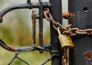 Hari Pertama Sekolah, Dua Sekolah di Sumbar Disegel Warga