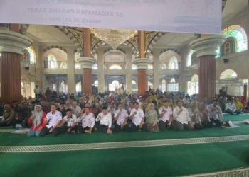 Pemko Padang Serahkan Dana Operasional RT/RW, Kader Posyandu, Pendidik dan Imam Masjid