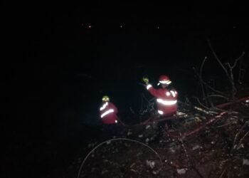 Truk Bermuatan Baygon Terjun ke Jurang di Sitinjau Lauik dan Terbakar, Korban 2 Orang