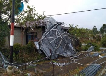 Angin Puting Beliung Terjang Solok: Belasan Rumah Rusak, Warga Mengungsi