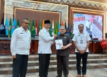 Paripurna DPRD Sumbar, Gubernur Tanggapi Pandangan Fraksi Terkait Perubahan APBD dan Jamkrida