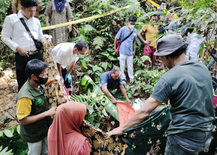 Penemuan mayat di Jorong Batang Somi, Nagari Sumpur Kudus, Kecamatan Sumpur Kudus, Kabupaten Sijunjung.