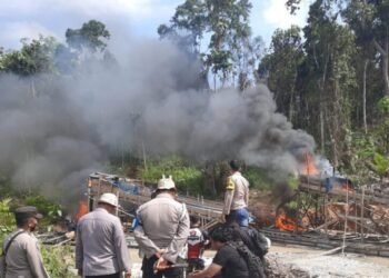 10 Rakit Tambang Emas Ilegal di Inhu Dibakar Polisi, Pelaku Kabur