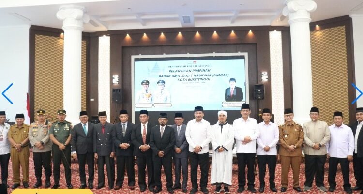 Wako Ramlan Nurmatias melantik lima pimpinan Badan Amil Zakat Nasional Kota Bukittinggi untuk masa jabatan periode 2025–2030.