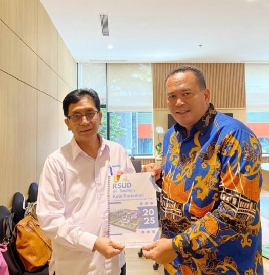 Wali Kota Pariaman, Yota Balad, bertemu dengan Menteri Kesehatan RI Budi Gunadi Sadikin untuk menyampaikan usulan kelanjutan pembangunan fisik RSUD dr. Sadikin dan peningkatan layanan, Kamis (30/7/2025).