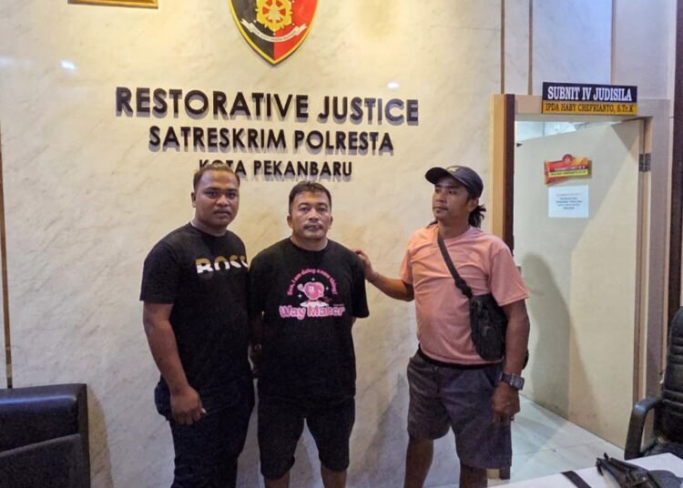 Pelaku diamankan di Mapolresta Pekanbaru. IST