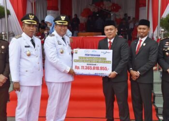 Bank Nagari Serahkan Dividen Rp11,36 Miliar dan CSR Pendidikan Rp110 Juta ke Pemko Pariaman