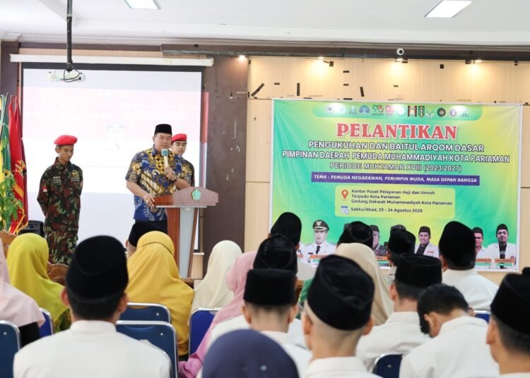 Wali Kota Pariaman, Yota Balad, menyampaikan sambutan pada Pelantikan dan Pengukuhan Baitul Arqom Dasar PDPM Kota Pariaman Periode Muktamar XVIII (2023–2027) di Gedung Dakwah Muhammadiyah Kota Pariaman, Sabtu (23/8/2025).