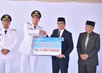 Bank Nagari Serahkan Dividen Rp17,257 Miliar ke Pemko Sawahlunto