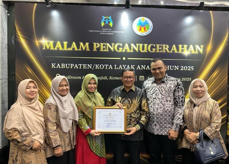Kota Bukittinggi meraih Penghargaan Kota Layak Anak Peringkat Utama pada 2025.