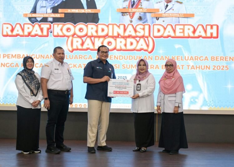 PT Semen Padang menyalurkan bantuan stunting Rp80,5 Juta.