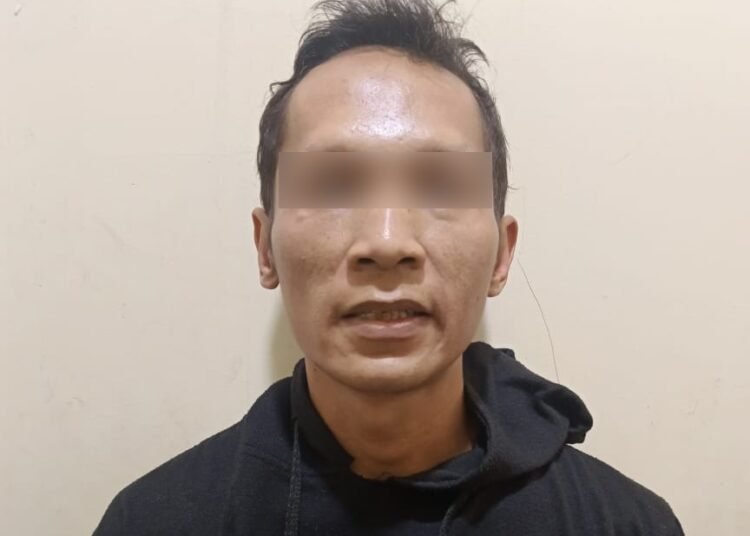 Seorang pria nekat menusuk adik kekasihnya karena dendam pribadi.