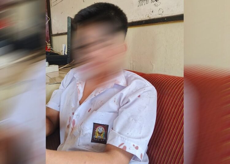 Seorang siswa baru SMAN 2 Lintau Buo, Tanah Datar, diduga menjadi korban pengeroyokan oleh kakak kelasnya pada Rabu (30/7/2025) sekitar pukul 15.30 WIB.