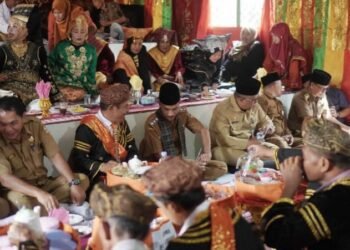 Musim Tanam Dimulai, Masyarakat Solok Selatan Adakan Mambantai Kabau Nan Gadang