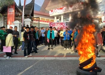 Demo di Kantor DPRD Provinsi, Mahasiswa Soroti Sejumlah Masalah di Sumbar