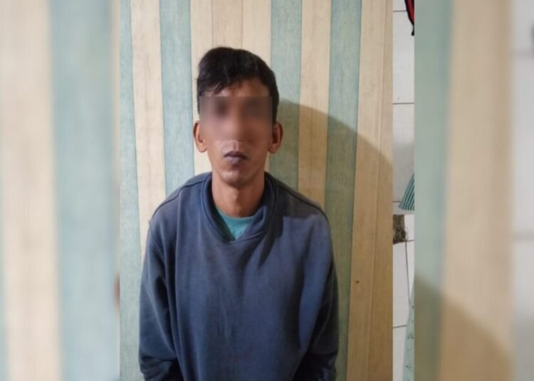 Seorang pria ditangkap di rumahnya di Nagari Lawang Mandahiling, Kecamatan Salimpaung, Tanah Datar, pada Rabu (6/8) sekitar pukul 2.00 WIB atas dugaan mencabuli anak di bawah umur. Foto: Polres Tanah Datar