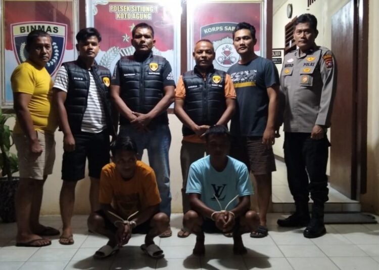 Polisi menangkap dua terduga ninja sawit yang beraksi di Dharmasraya di dua tempat. Foto: Polsek Sitiung I Koto Agung