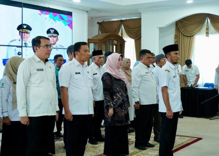 Wali Kota Padang Panjang Hendri Arnis melantik Tim Percepatan Penurunan Stunting (TPPS) pada Rabu (6/8/2025).