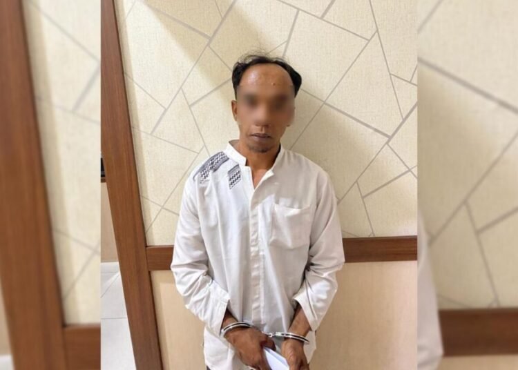 NA, tersangka penyetubuh anak tiri di Bukittinggi. Foto: Polres Bukittinggi