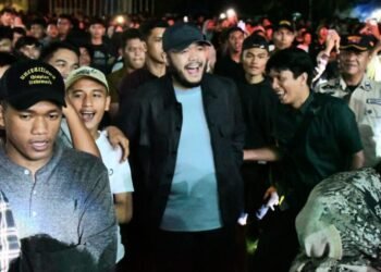 Wali Kota Berbaur dengan Ribuan Warga Nonton Konser Xploria HJK Padang ke-356