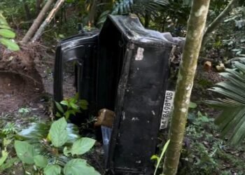 Mobil Bermuatan Solar Masuk Jurang di Pesisir Selatan, Sopir dan Kenek Hilang