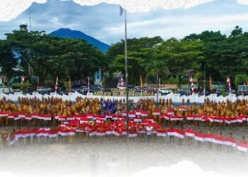 Sambut HUT RI ke-80, Pemkab Solsel Bagikan 10.295 Lembar Bendera Merah Putih kepada Warga