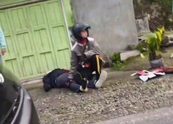 Pemotor Tersenggol Truk dan Tabrak Pikap di Agam