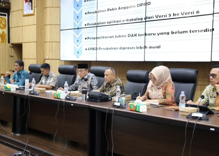 Rapat Evaluasi Pelaksanaan Kegiatan Pembangunan Semester I Tahun Anggaran 2025, Kamis (14/8/2025).