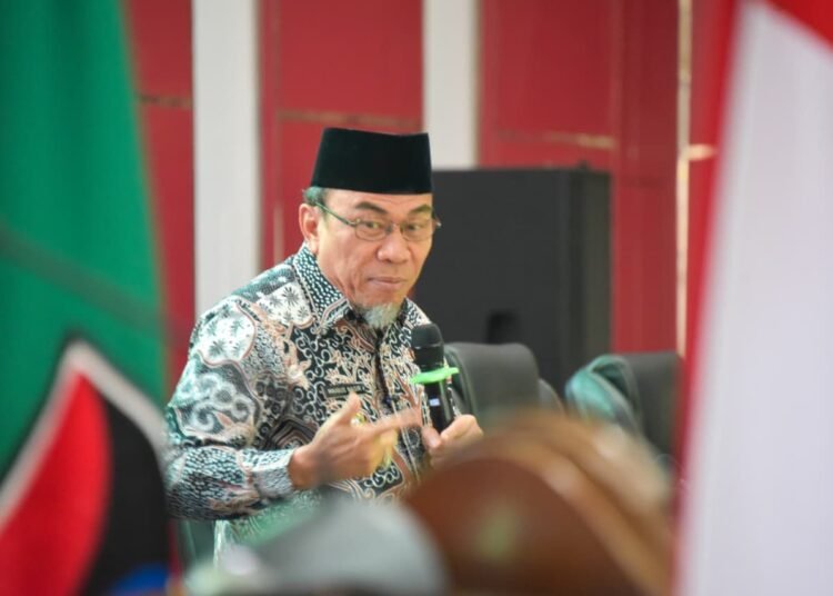 Wakil Wali Kota Padang, Maigus Nasir, menyosialisasikan Program Smart Surau saat menjadi pemateri Lokakarya MAN 3 Padang Plus Keterampilan di Ruang Bagindo Aziz Chan, Balai Kota Padang, Aia Pacah, Kamis (14/8). Foto: Pemko Padang