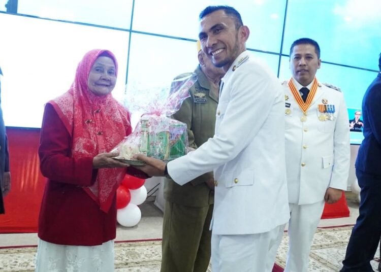 Wali Kota, Hendri Arnis menggelar ramah tamah bersama para veteran pejuang kemerdekaan di Pendopo Rumah Dinas, Minggu (17/8/2025).