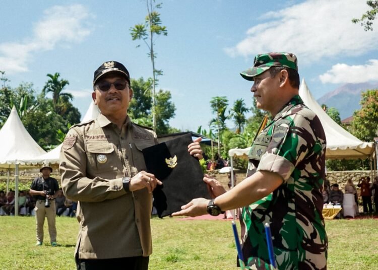 Pelaksanaan TMMD ke-125 tahun 2025 di Solok Selatan resmi ditutup setelah Upacara Penutupan TMMD ke-125 di Nagari Lubuk Gadang Selatan, Kecamatan Sangir, Kamis (21/8). Foto: Pemkab Solok Selatan
