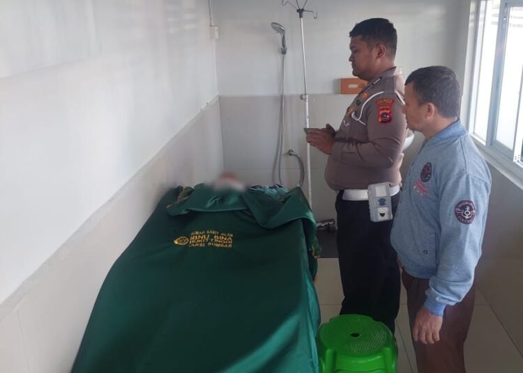 Seorang pelajar meninggal dunia dalam Kecelakaan lalu lintas terjadi di Jalan Raya Dr. Hamka, Gurun Panjang, Kelurahan Tarok Dipo, Kecamatan Guguak Panjang, Kota Bukittinggi, Jumat (22/8/2025). Foto: Polresta Bukittinggi