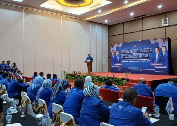 DPD Partai Demokrat Sumbar menggelar rakerda dan bimtek bagi anggota DPRD tingkat provinsi dan kabupaten/kota se-Sumbar di Padang pada Jumat (22/8/2025). Foto: Dharma Harisa/Kabarminang.com