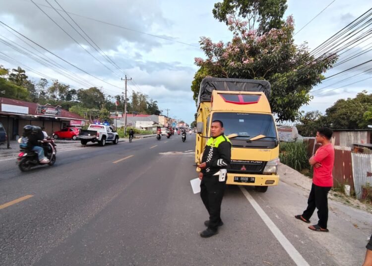 Polisi olah TKP kecelakaan maut di Jalan Soekarno-Hatta, tepatnya di depan Hotel Nikita, Kelurahan Geregeh, Kecamatan Mandiangin Koto Selayan, Bukittinggi.