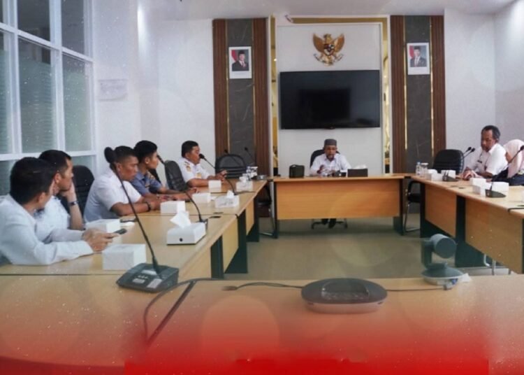 Pemerintah Kota Padang Panjang menggelar rapat di Ruang VIP Lantai II Balai Kota.