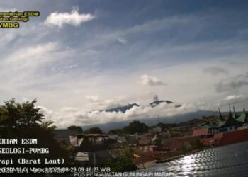 Gunung Marapi Erupsi Pagi Ini, Semburkan Abu Setinggi 300 Meter