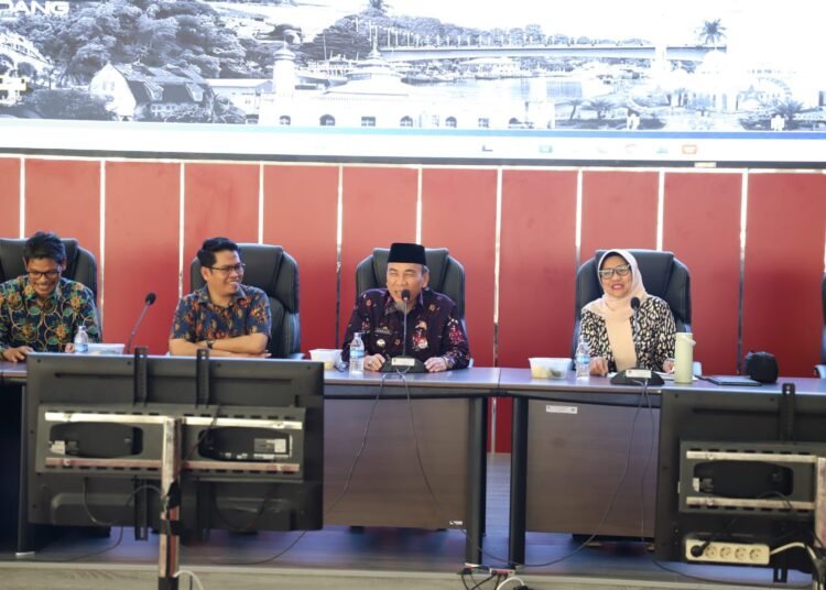 Wakil Wali Kota Padang, Maigus Nasir, menghadiri silaturahmi bersama Kontak Tani Nelayan Andalan (KTNA) serta para petani Padang di Ruang Bagindo Aziz Chan, Balai Kota, Aia Pacah, Sabtu (30/8/2025).