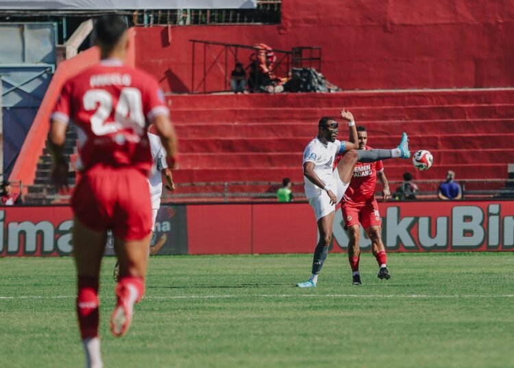 Semen Padang menghadapi PSM Makassar di Stadion Agus Salim, Jumat (22/8). Foto: Dok. PSM