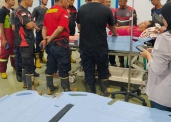 Nahas! Petugas Damkar Kota Pariaman Patah Kaki Saat Padamkan Kebakaran Rumah Warga