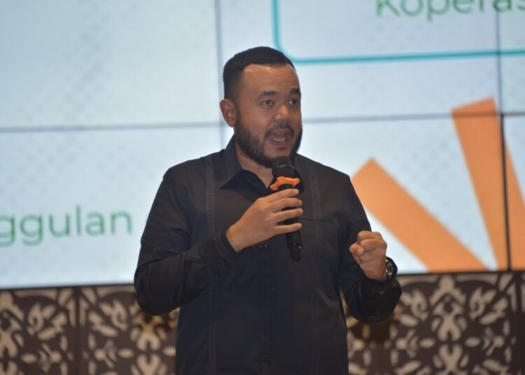 Fadly Amran jadi narasumber dalam kegiatan Pengenalan Kehidupan Kampus bagi Mahasiswa Baru (PKKMB) Universitas Negeri Padang (UNP) Tahun 2025, Senin (18/8).