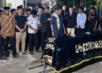 Isak Tangis Sambut Jenazah Putri Kapolres Solok Kota di Pesisir Selatan