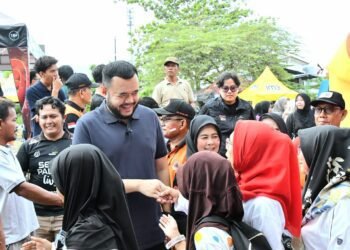 Dukung Adipura 2025, Wali Kota Padang Apresiasi Warga Gelar Jalan Sehat Sambil Pungut Sampah