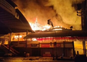 Kebakaran Hebat di Pasar Payakumbuh, Ratusan Toko dan Lapak PKL Ludes Dilalap Api