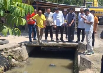 Warga Campago Selatan Gotong Royong Bersihkan Drainase Lama, Pemkab Padang Pariaman Turun Tangan