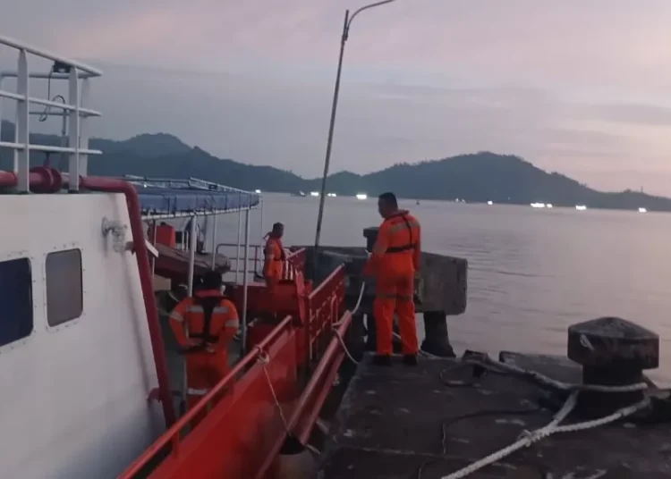 Tim SAR gabungan gelar operasi pencarian Kapal KM Rezki yang hilang kontak di perairan Pesisir Selatan, Minggu (3/8).