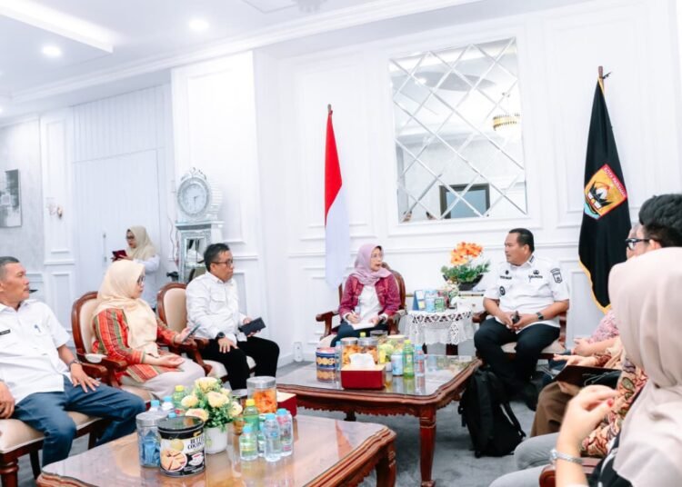 Kunjungan Kepala Pusarpedal, Ir. Sinta Saptarina Soemiarno disambut oleh Wali Kota Pariaman, Yota Balad, Rabu (27/8).