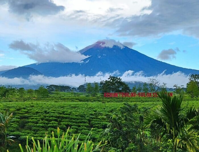 Penampakan Gunung Kerinci dari Solok Selatan. (Foto: Pemkab Solsel)