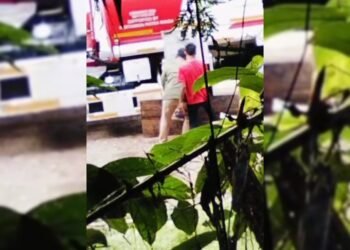 Video: Truk Tangki BBM Pertamina “Kencing” di Pinggir Jalan di Pesisir Selatan