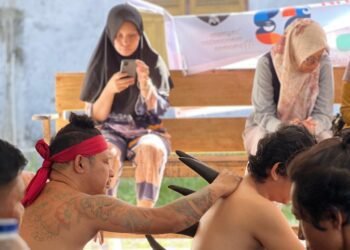 Pengobatan Tradisional Dayak Kini Hadir di Padang, Tabib Dakai Layani Berbagai Keluhan Kesehatan
